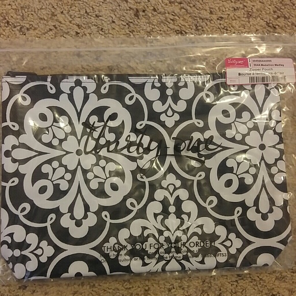 thirty-one Handbags - *Last chance item* Thirty-One zipper pouch